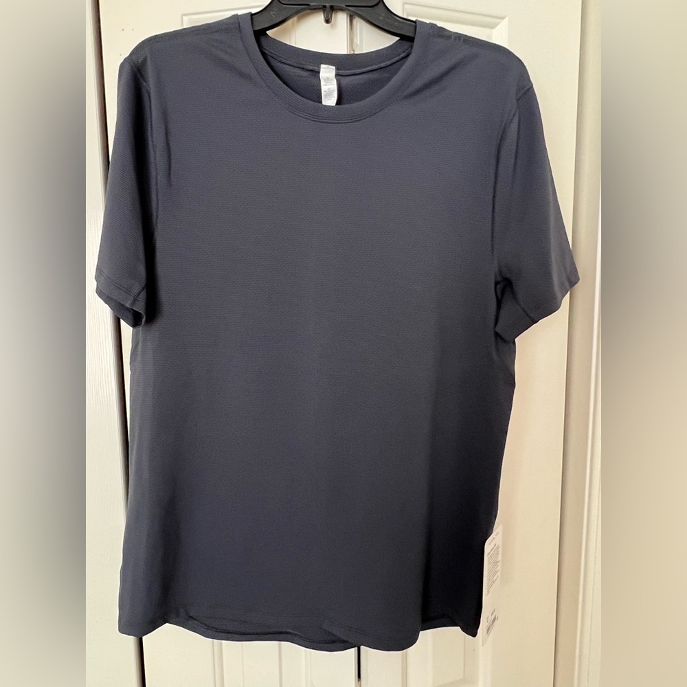 Lululemon mens dri fit t shirt. M. Brand new.